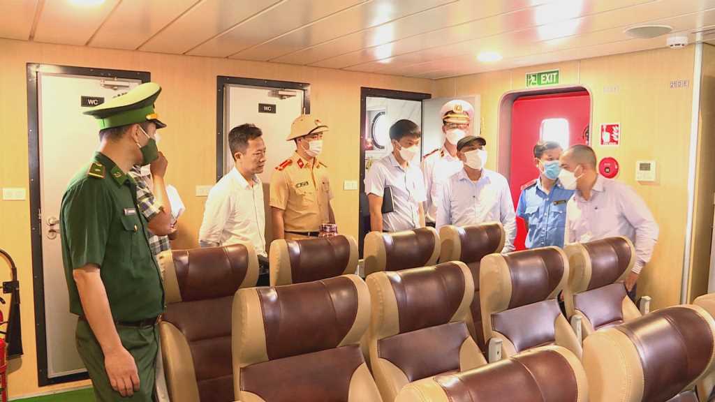 Quảng Ninh yêu cầu người dân xâm phạm hành lang đường thủy phải di dời xong trước 30/6 - Ảnh 1.