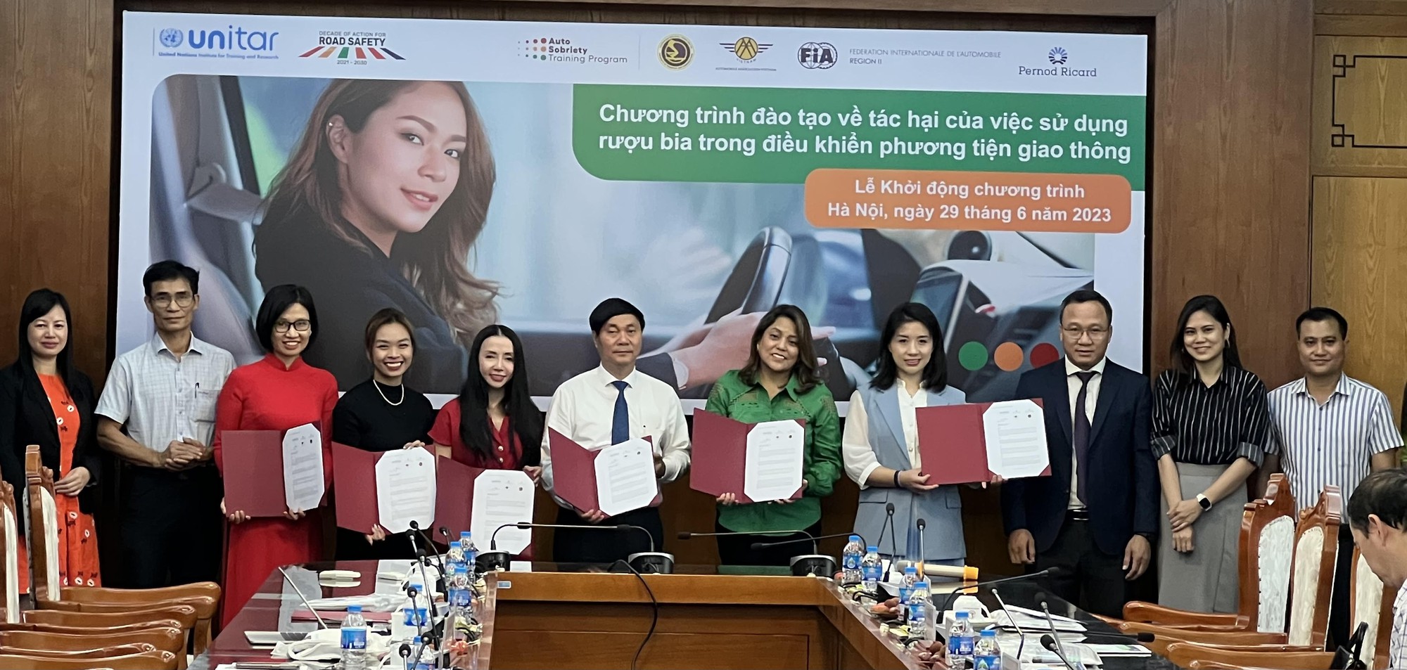 Đưa vào chương trình đào tạo về tác hại của việc sử dụng rượu bia trong điều khiển phương tiện giao thông ở Việt Nam - Ảnh 3.