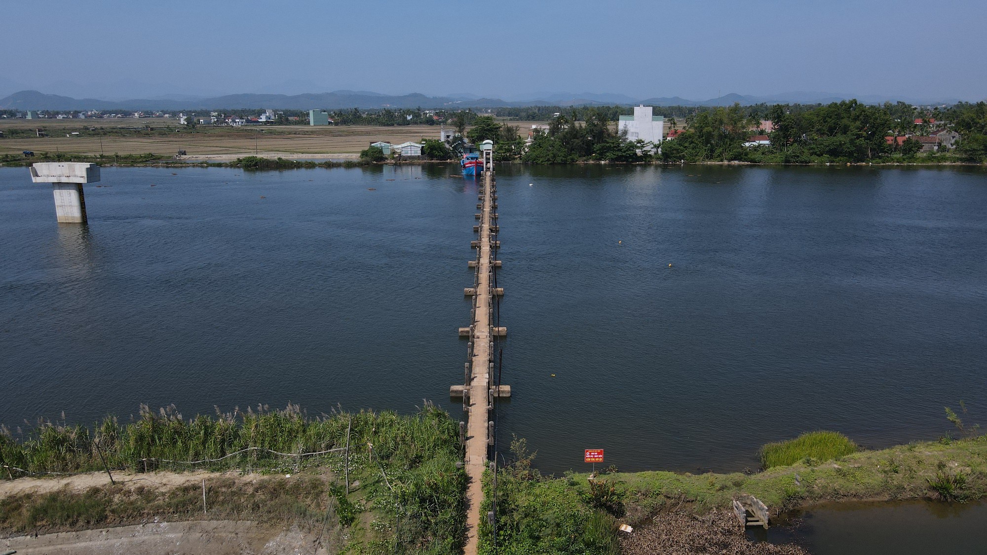 Lý do khiến cầu tiền tỷ ở Quảng Nam nhiều năm vẫn chưa hoàn thành - Ảnh 2.