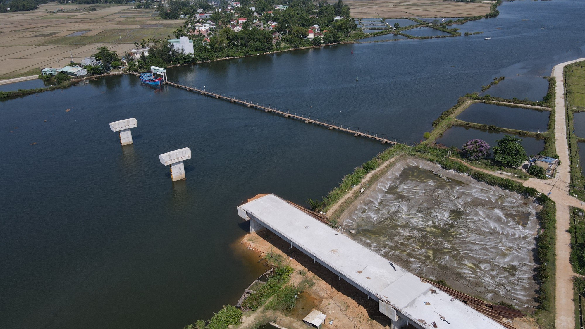 Lý do khiến cầu tiền tỷ ở Quảng Nam nhiều năm vẫn chưa hoàn thành - Ảnh 6.