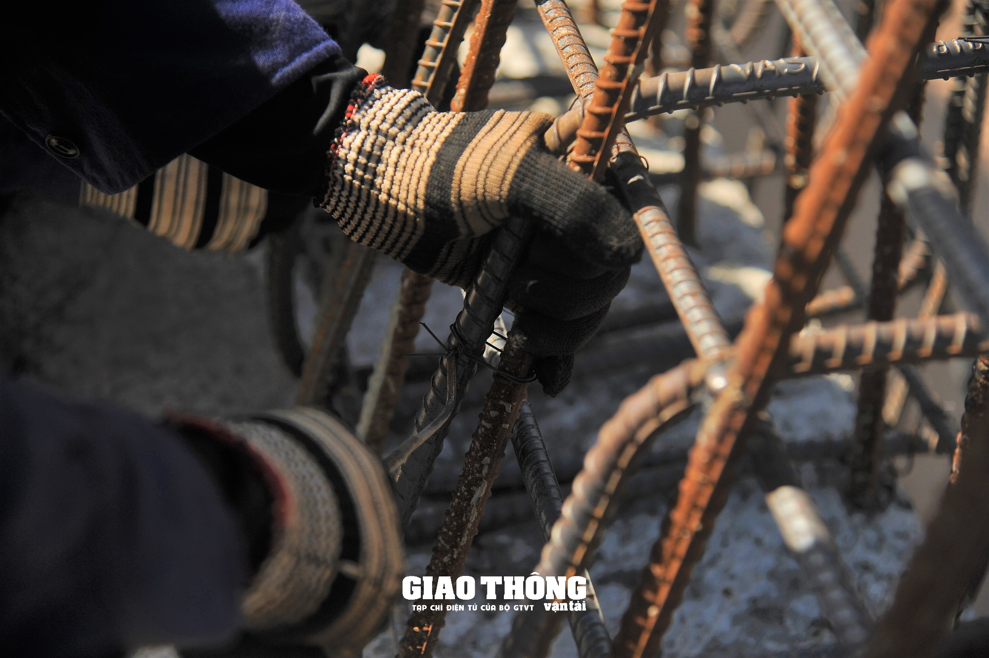 Đội nắng gắt, đẩy nhanh tiến độ dự án tuyến đường ven biển Dung Quất - Sa Huỳnh - Ảnh 11.