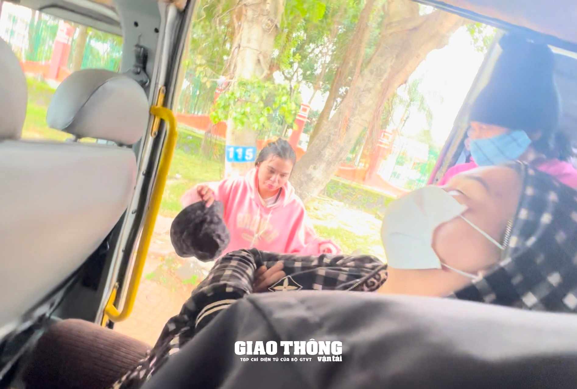 Loạn xe hợp đồng trá hình, xe dù bến cóc ở Đắk Lắk - Ảnh 10. Loạn xe hợp đồng trá hình, xe dù bến cóc ở Đắk Lắk - Ảnh 10.