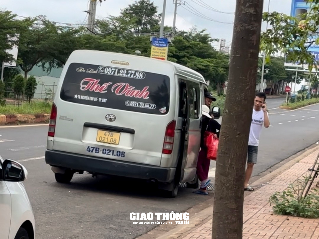 Loạn xe hợp đồng trá hình, xe dù bến cóc ở Đắk Lắk - Ảnh 13. Loạn xe hợp đồng trá hình, xe dù bến cóc ở Đắk Lắk - Ảnh 13.