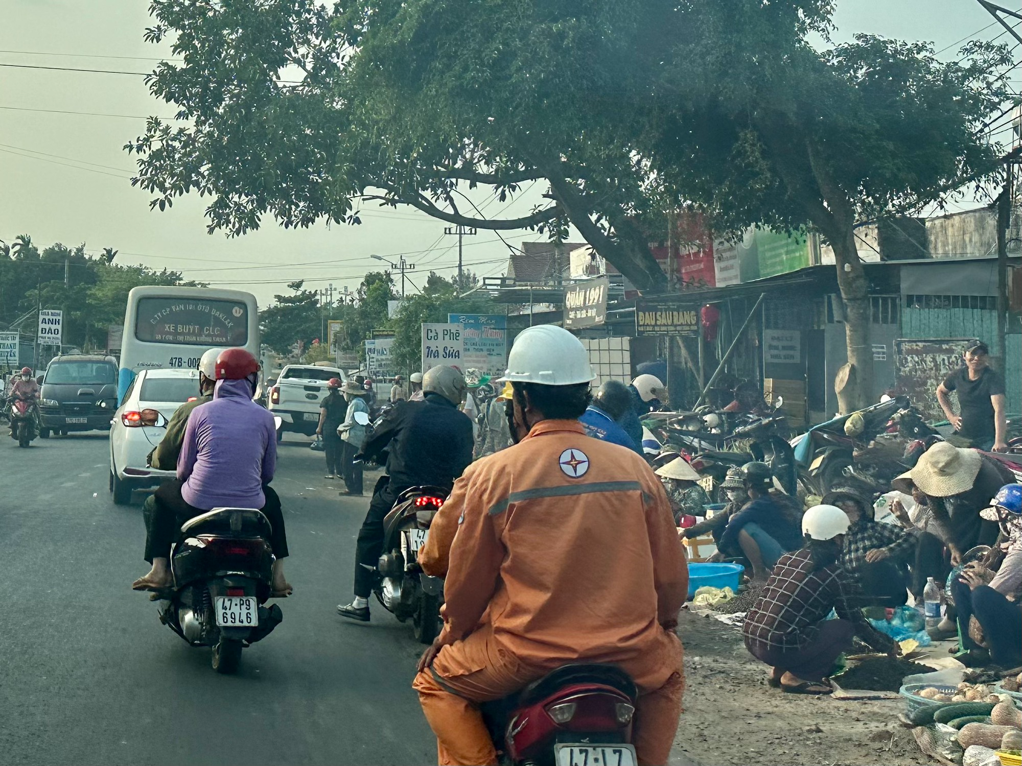 Đắk Lắk khẩn trương xử lý vi phạm kết cấu hạ tầng giao thông đường bộ - Ảnh 1.