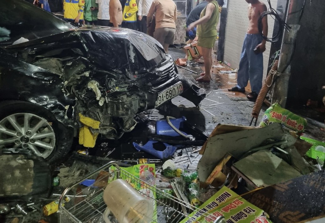 Giám đốc Công an Hà Nội chỉ đạo điều tra vụ TNGT trên đường Phạm Văn Đồng - Ảnh 1.