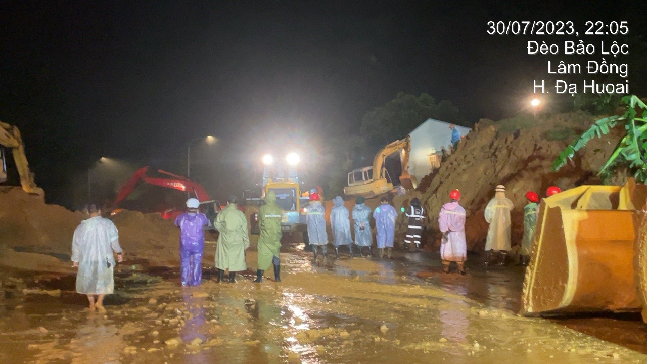 Đề nghị Công bố tình trạng khẩn cấp về thiên tai trên QL20 - Ảnh 3. Đề nghị Công bố tình trạng khẩn cấp về thiên tai trên QL20 - Ảnh 3.