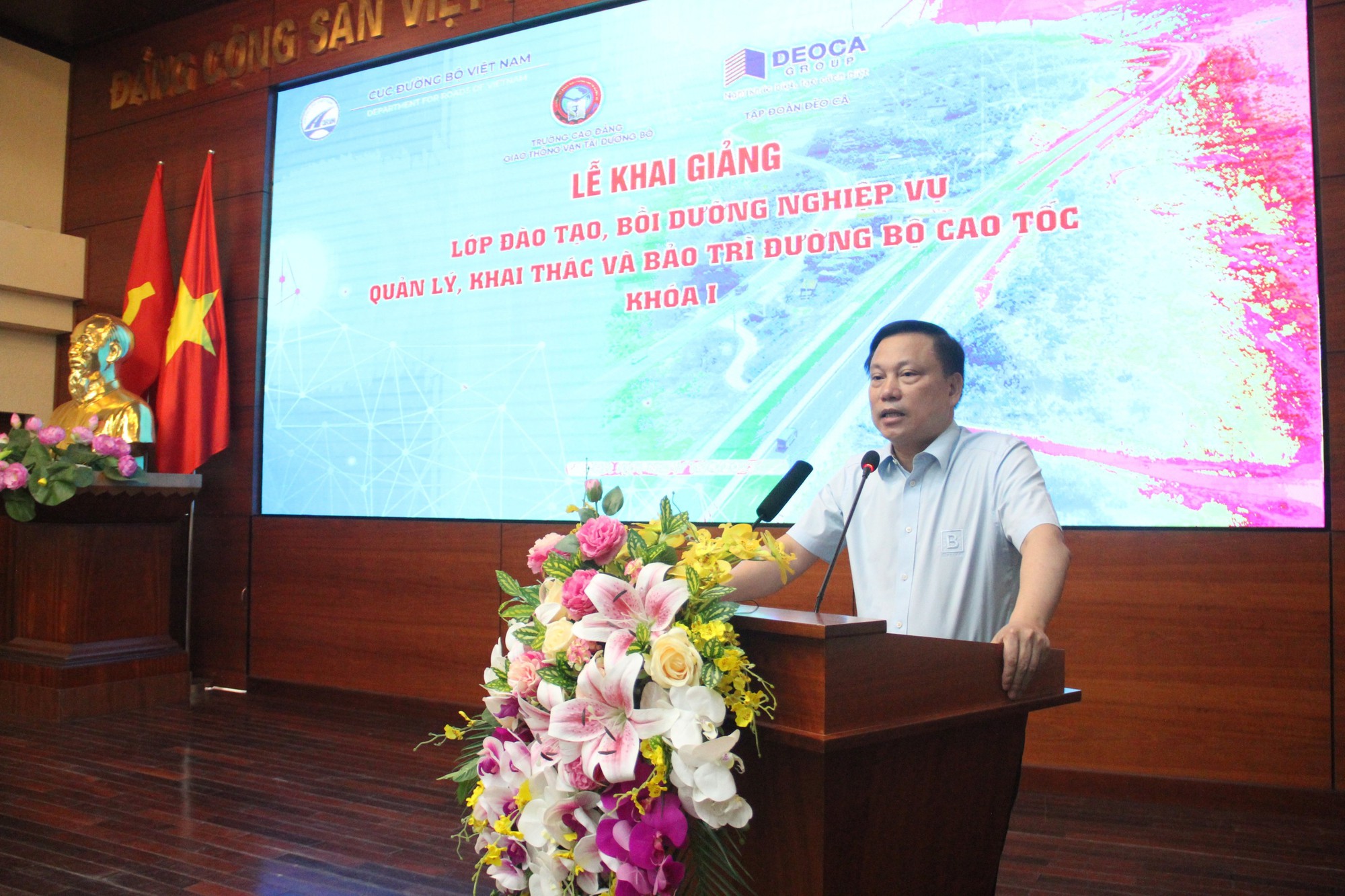 Khai giảng lớp nghiệp vụ quản lý, khai thác và bảo trì đường bộ cao tốc - Ảnh 1.