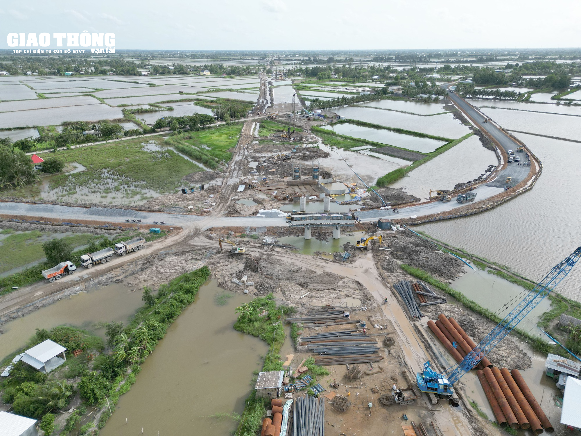 Dự án cao tốc Hậu Giang - Cà Mau chậm tiến độ do thiếu nguồn cát đắp - Ảnh 3.