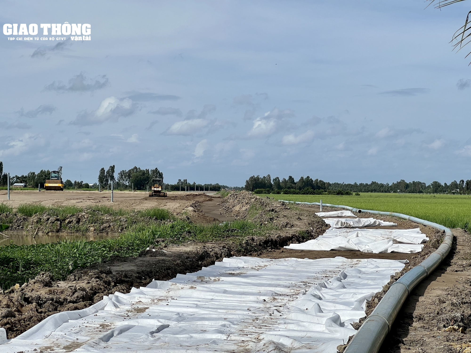 Dự án cao tốc Hậu Giang - Cà Mau chậm tiến độ do thiếu nguồn cát đắp - Ảnh 6.