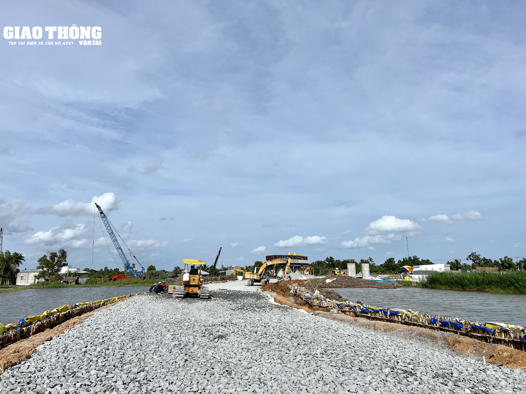 Dự án cao tốc Hậu Giang - Cà Mau chậm tiến độ do thiếu nguồn cát đắp - Ảnh 11.