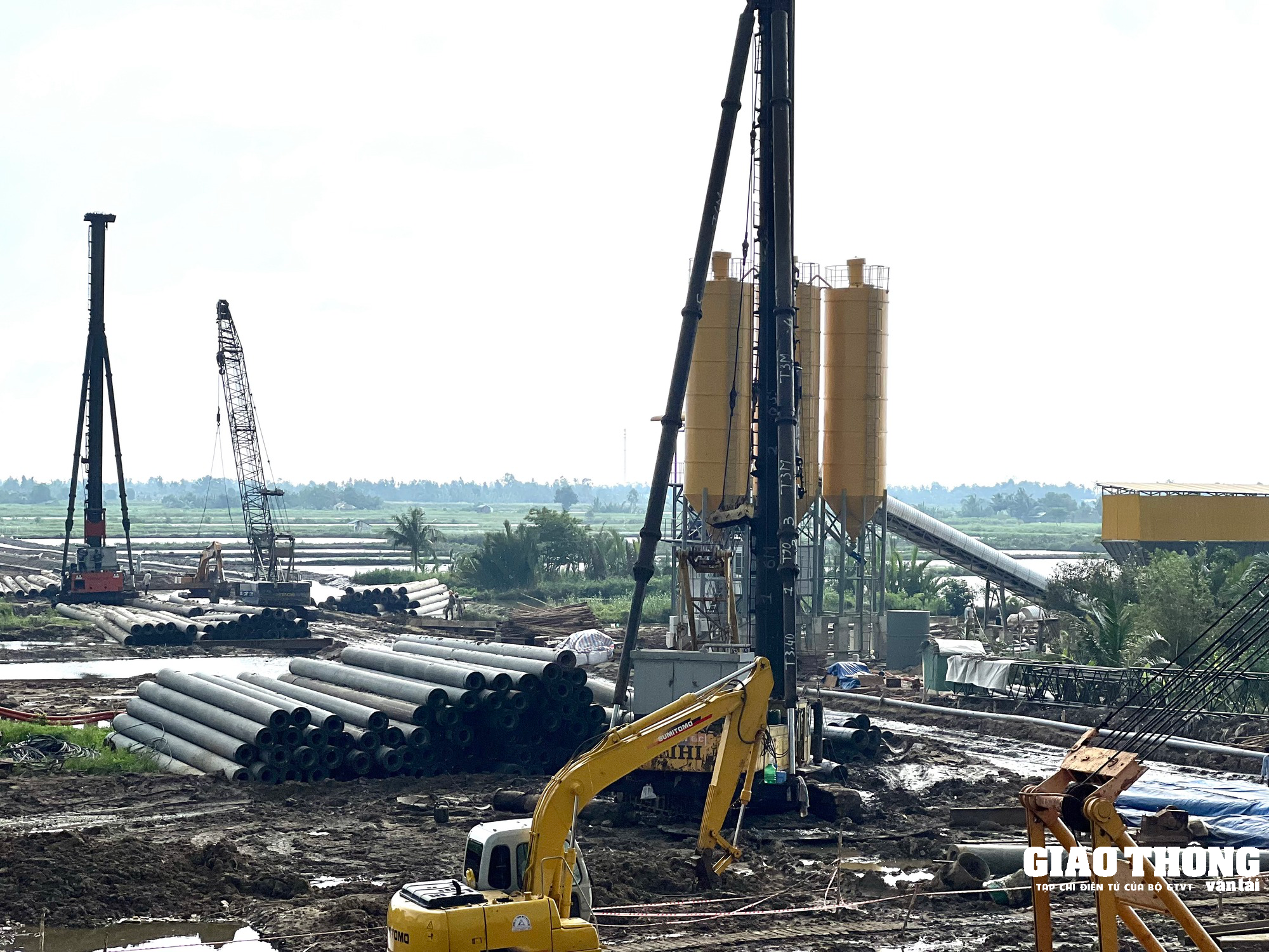 Dự án cao tốc Hậu Giang - Cà Mau chậm tiến độ do thiếu nguồn cát đắp - Ảnh 5.