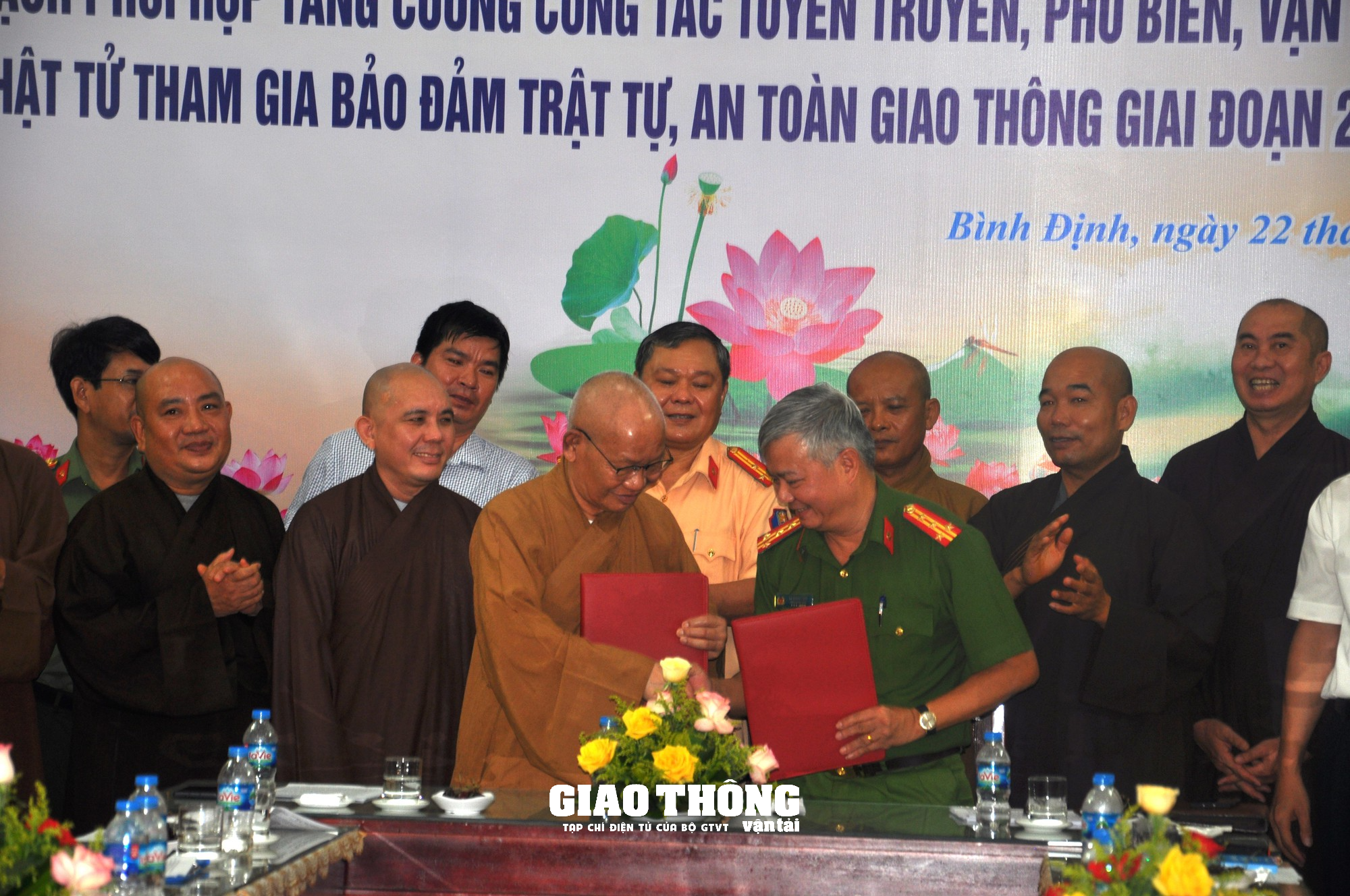 Bình Định tăng cường đảm bảo TTATGT lễ hội, sự kiện Phật giáo - Ảnh 9.