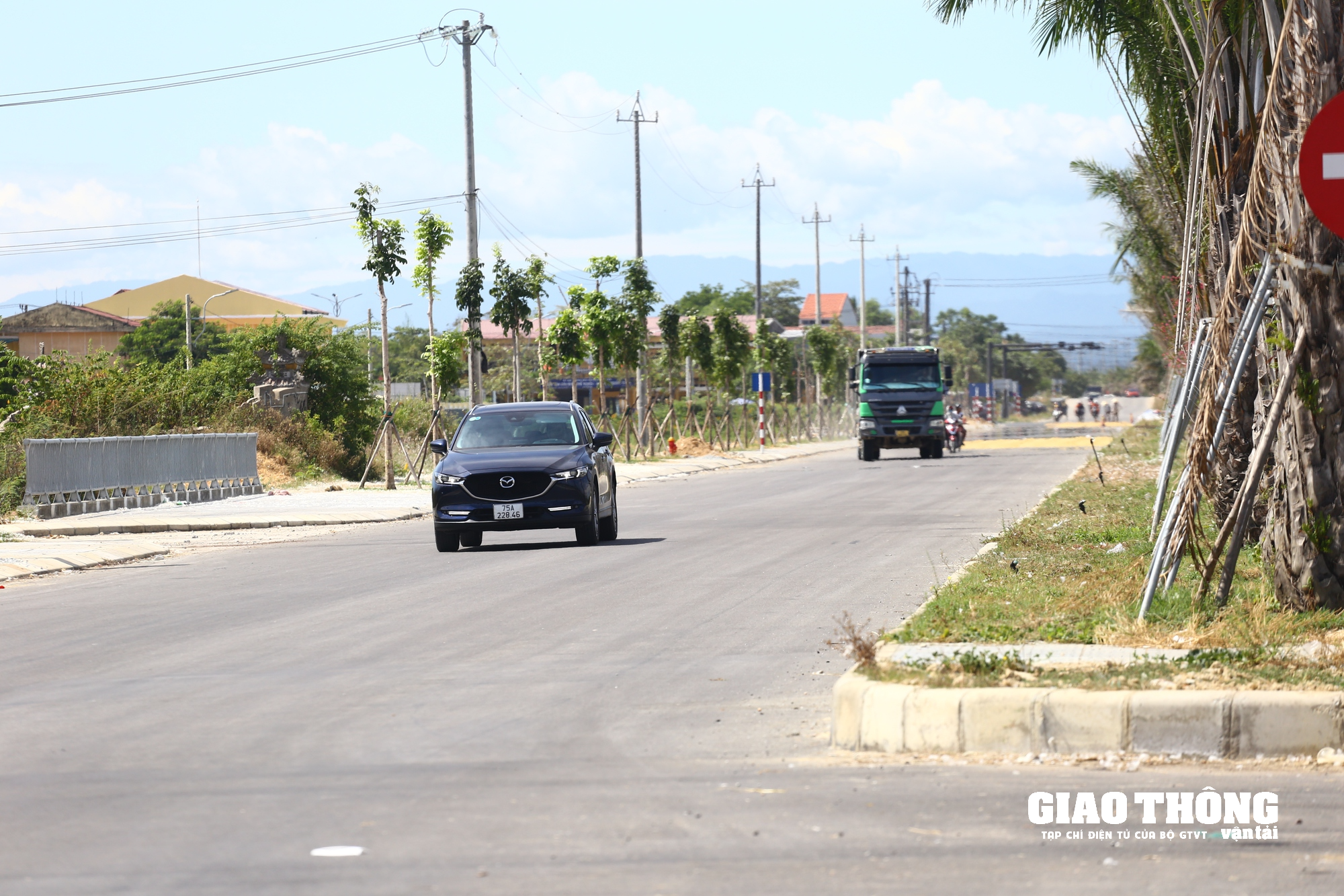 Chiêm ngưỡng tuyến đường hàng trăm tỷ đồng sắp thông xe ở Thừa Thiên Huế - Ảnh 2. Chiêm ngưỡng tuyến đường hàng trăm tỷ đồng sắp thông xe ở Thừa Thiên Huế - Ảnh 2.