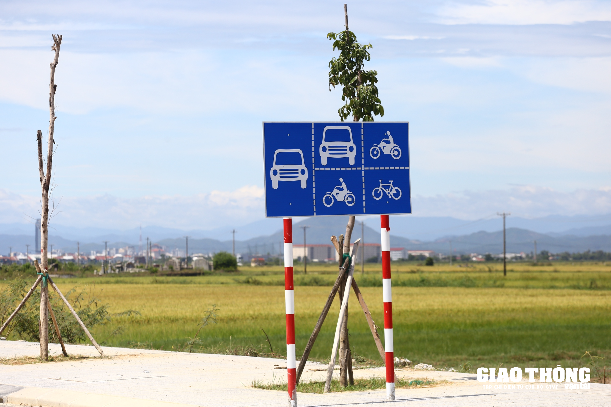 Chiêm ngưỡng tuyến đường hàng trăm tỷ đồng sắp thông xe ở Thừa Thiên Huế - Ảnh 7. Chiêm ngưỡng tuyến đường hàng trăm tỷ đồng sắp thông xe ở Thừa Thiên Huế - Ảnh 7.