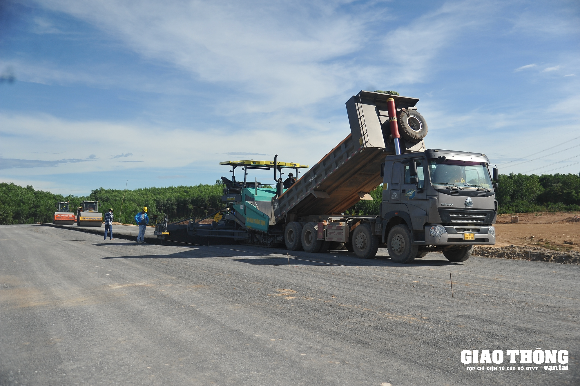 Đẩy nhanh tiên độ cao tốc Vạn Ninh - Cam Lộ đoạn qua Quảng Trị - Ảnh 4. Đẩy nhanh tiên độ cao tốc Vạn Ninh - Cam Lộ đoạn qua Quảng Trị - Ảnh 4.