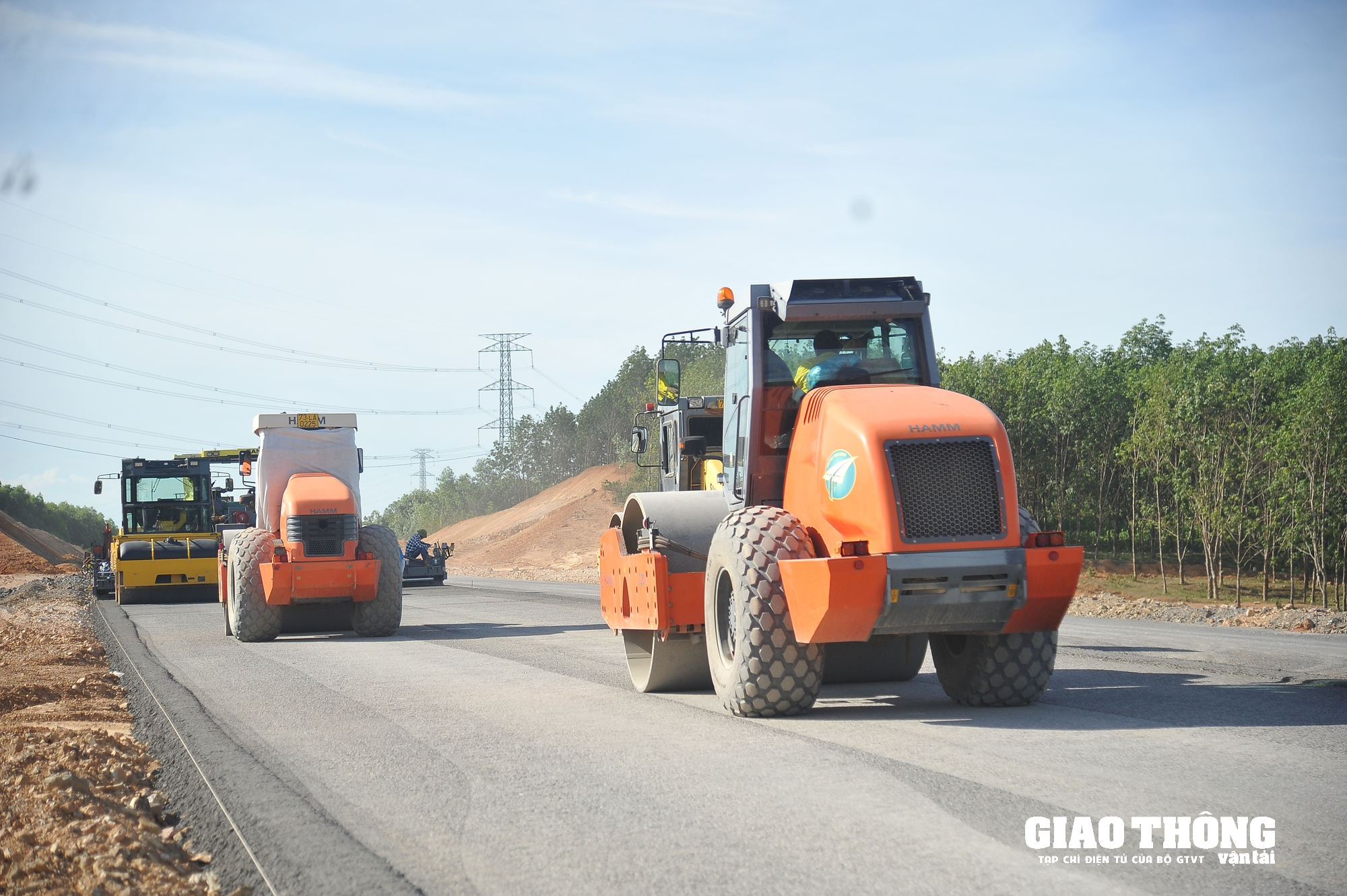 Đẩy nhanh tiên độ cao tốc Vạn Ninh - Cam Lộ đoạn qua Quảng Trị - Ảnh 9. Đẩy nhanh tiên độ cao tốc Vạn Ninh - Cam Lộ đoạn qua Quảng Trị - Ảnh 9.