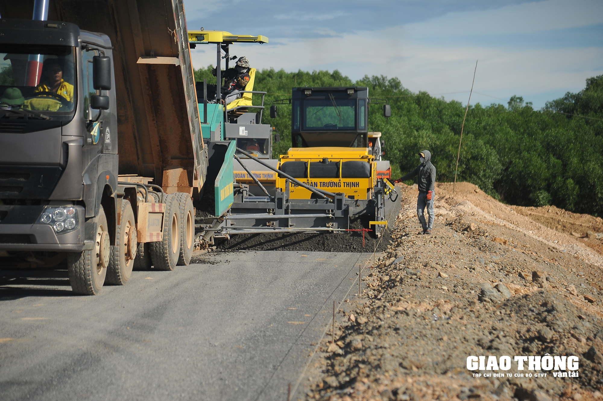 Đẩy nhanh tiên độ cao tốc Vạn Ninh - Cam Lộ đoạn qua Quảng Trị - Ảnh 11. Đẩy nhanh tiên độ cao tốc Vạn Ninh - Cam Lộ đoạn qua Quảng Trị - Ảnh 11.