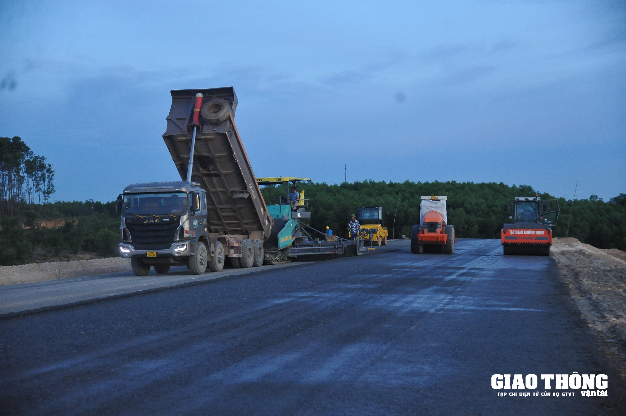Đẩy nhanh tiên độ cao tốc Vạn Ninh - Cam Lộ đoạn qua Quảng Trị - Ảnh 14. Đẩy nhanh tiên độ cao tốc Vạn Ninh - Cam Lộ đoạn qua Quảng Trị - Ảnh 14.