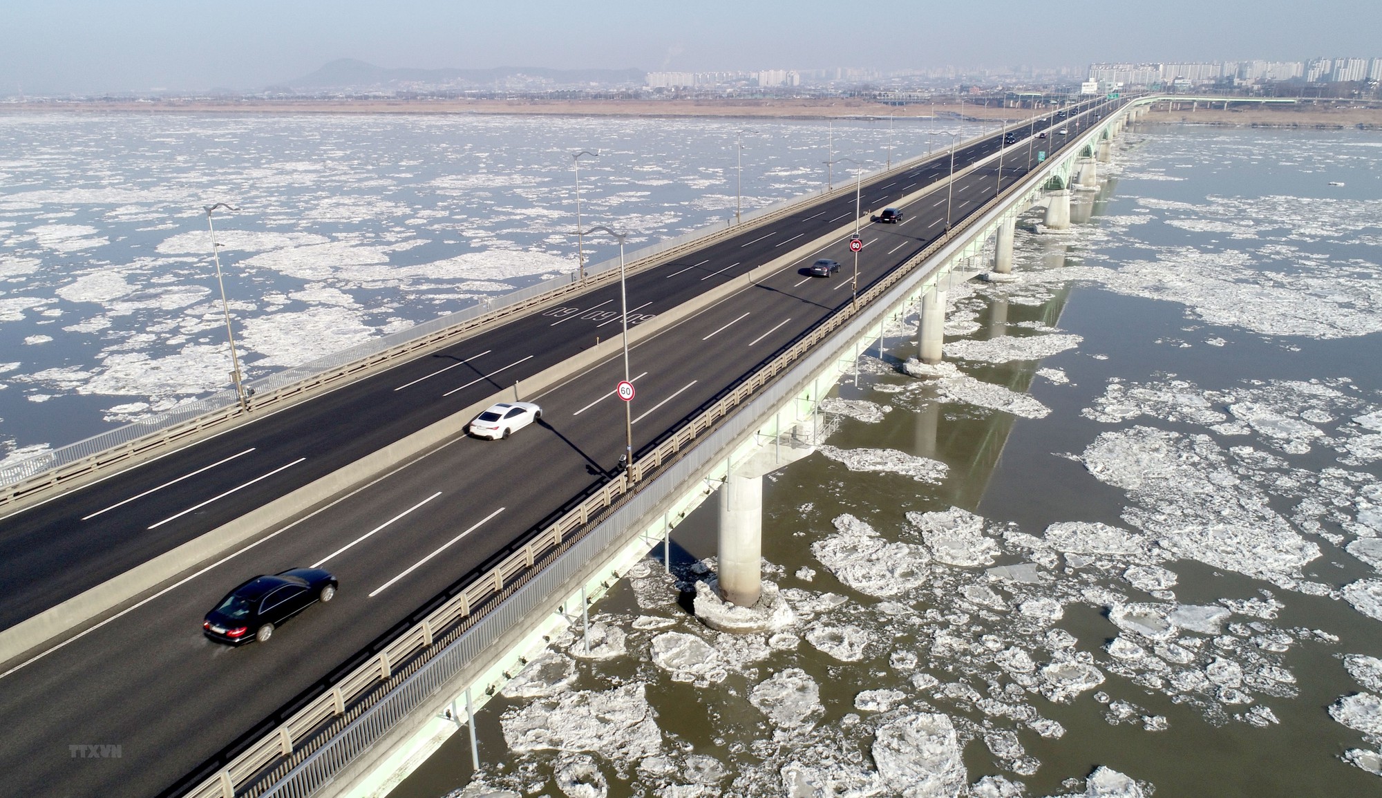 Các mô hình thu phí đường cao tốc do Nhà nước đầu tư trên thế giới - Ảnh 1.