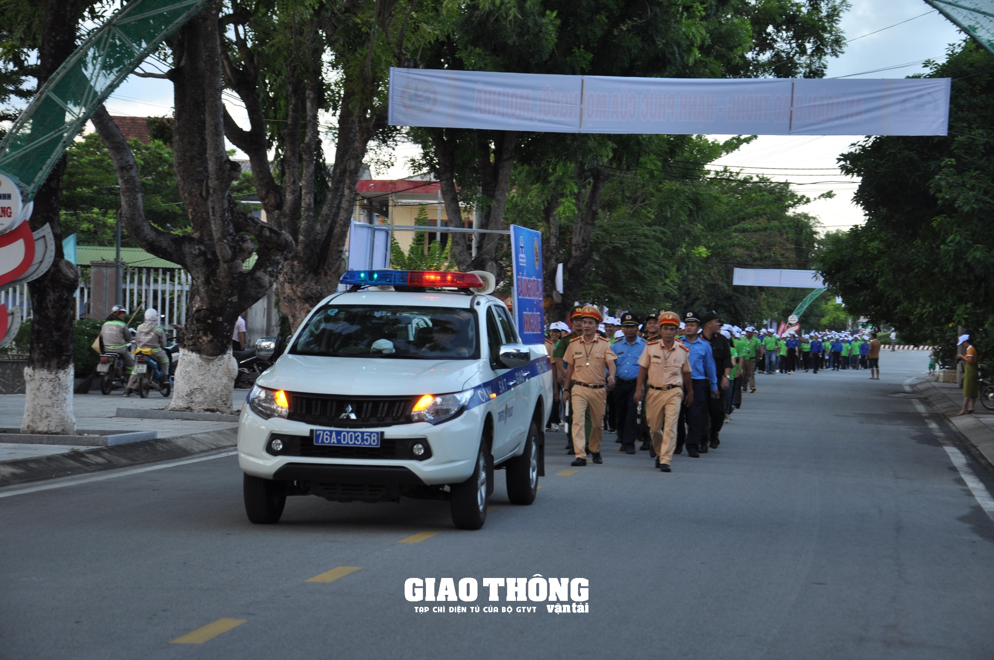 Quảng Ngãi: 500 người đi bộ kêu gọi hành động "Đã uống rượu bia-Không lái xe" - Ảnh 8.