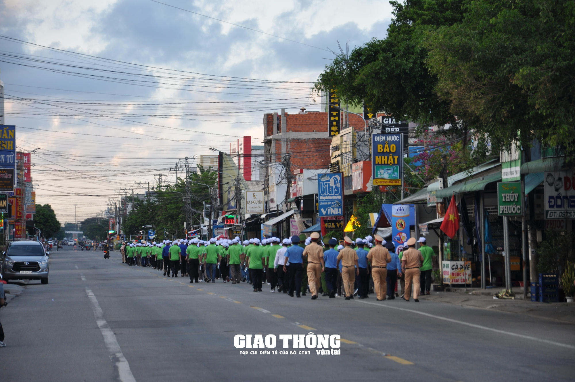 Quảng Ngãi: 500 người đi bộ kêu gọi hành động "Đã uống rượu bia-Không lái xe" - Ảnh 9.