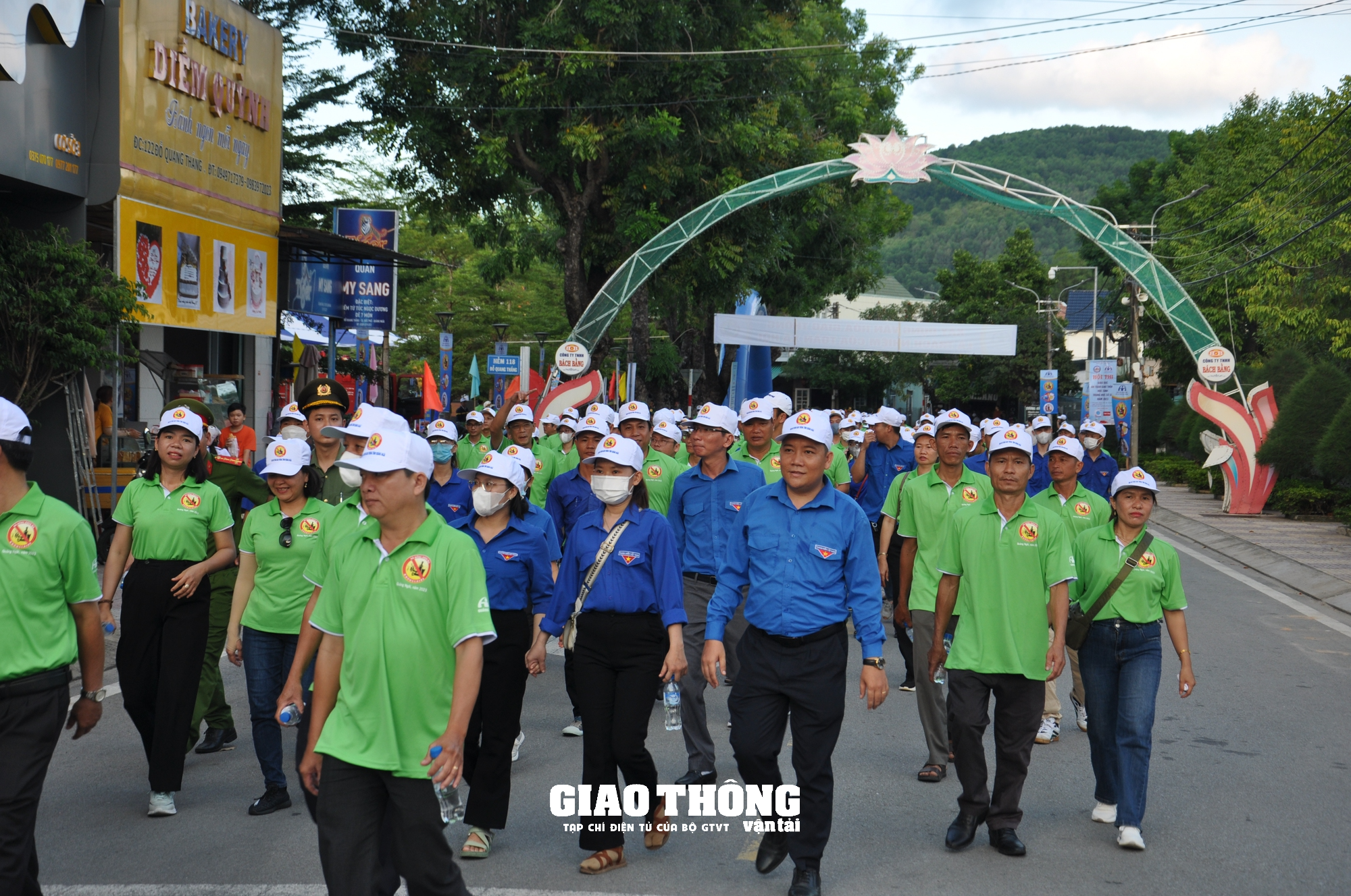 Quảng Ngãi: 500 người đi bộ kêu gọi hành động "Đã uống rượu bia-Không lái xe" - Ảnh 10.