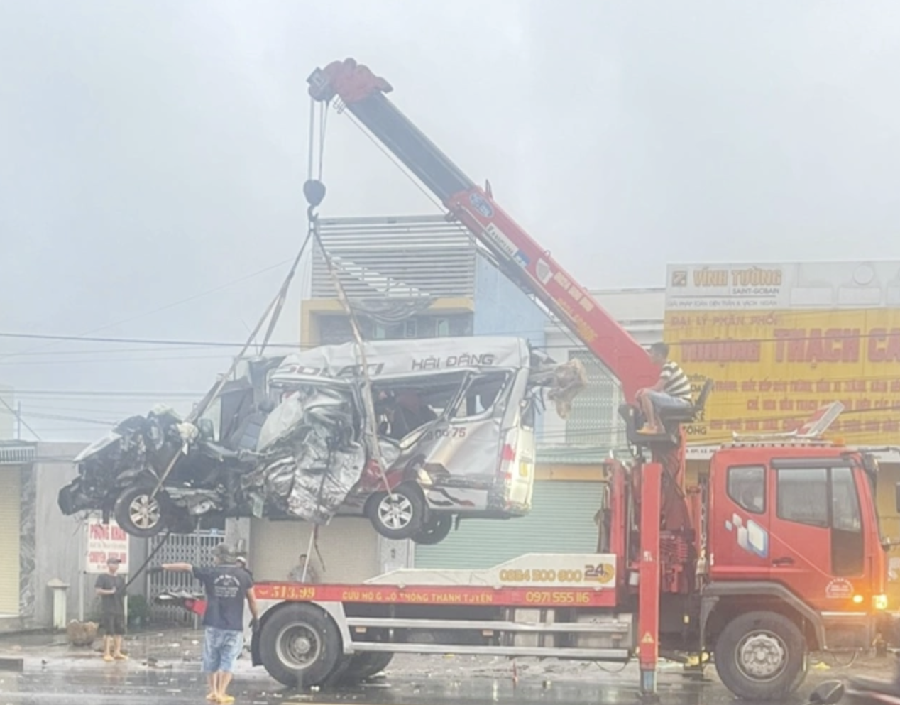 Công an tạm giữ tài xế xe khách Thành Bưởi điều tra vụ tai nạn khiến 9 người thương vong - Ảnh 2.