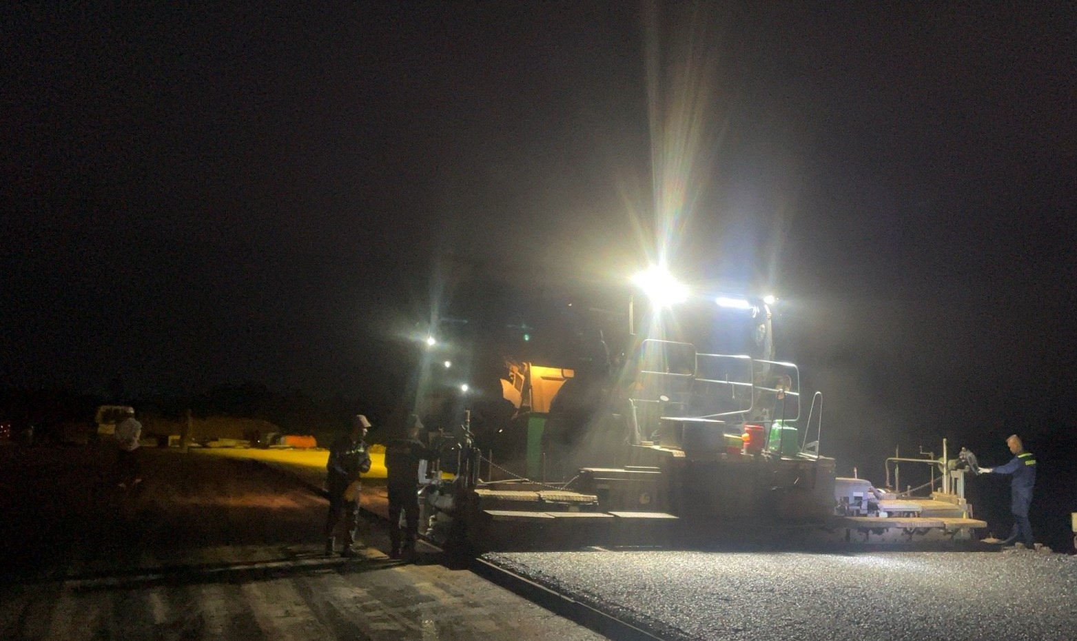 Nhộn nhịp trên công trường cao tốc Vạn Ninh - Cam Lộ- Ảnh 12.