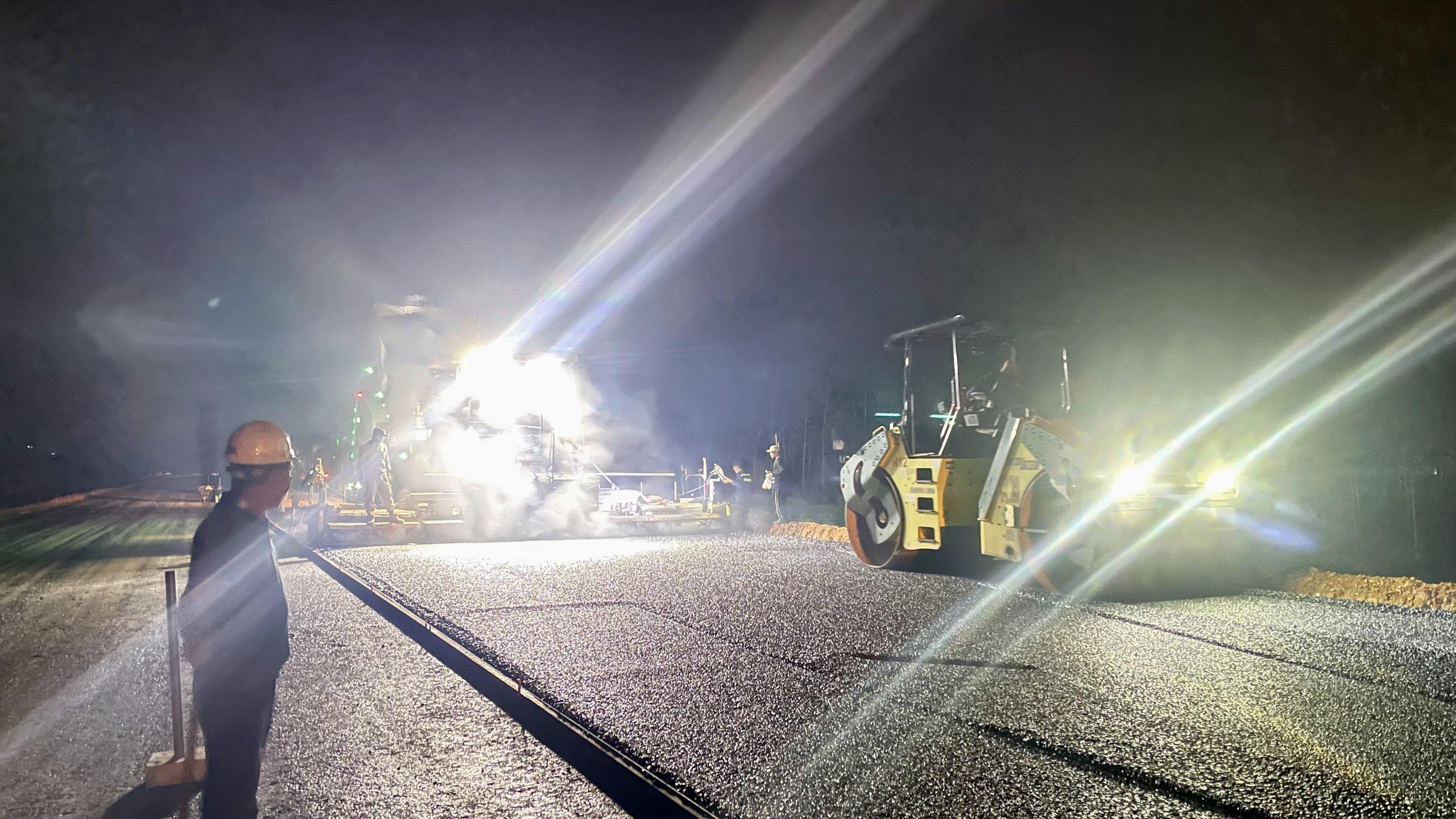 Nhộn nhịp trên công trường cao tốc Vạn Ninh - Cam Lộ- Ảnh 13.