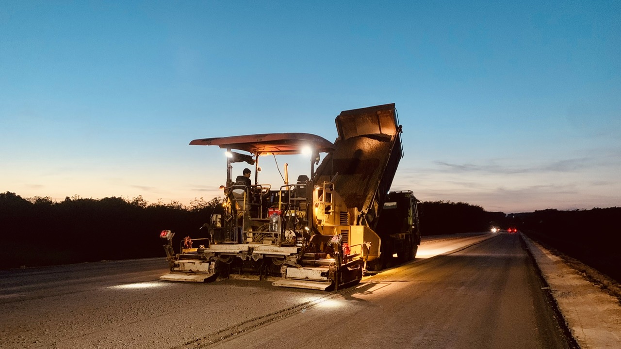 Nhộn nhịp trên công trường cao tốc Vạn Ninh - Cam Lộ- Ảnh 14.