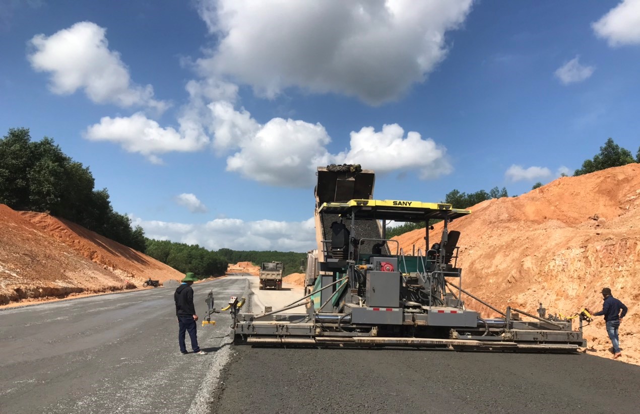 Nhộn nhịp trên công trường cao tốc Vạn Ninh - Cam Lộ- Ảnh 17.