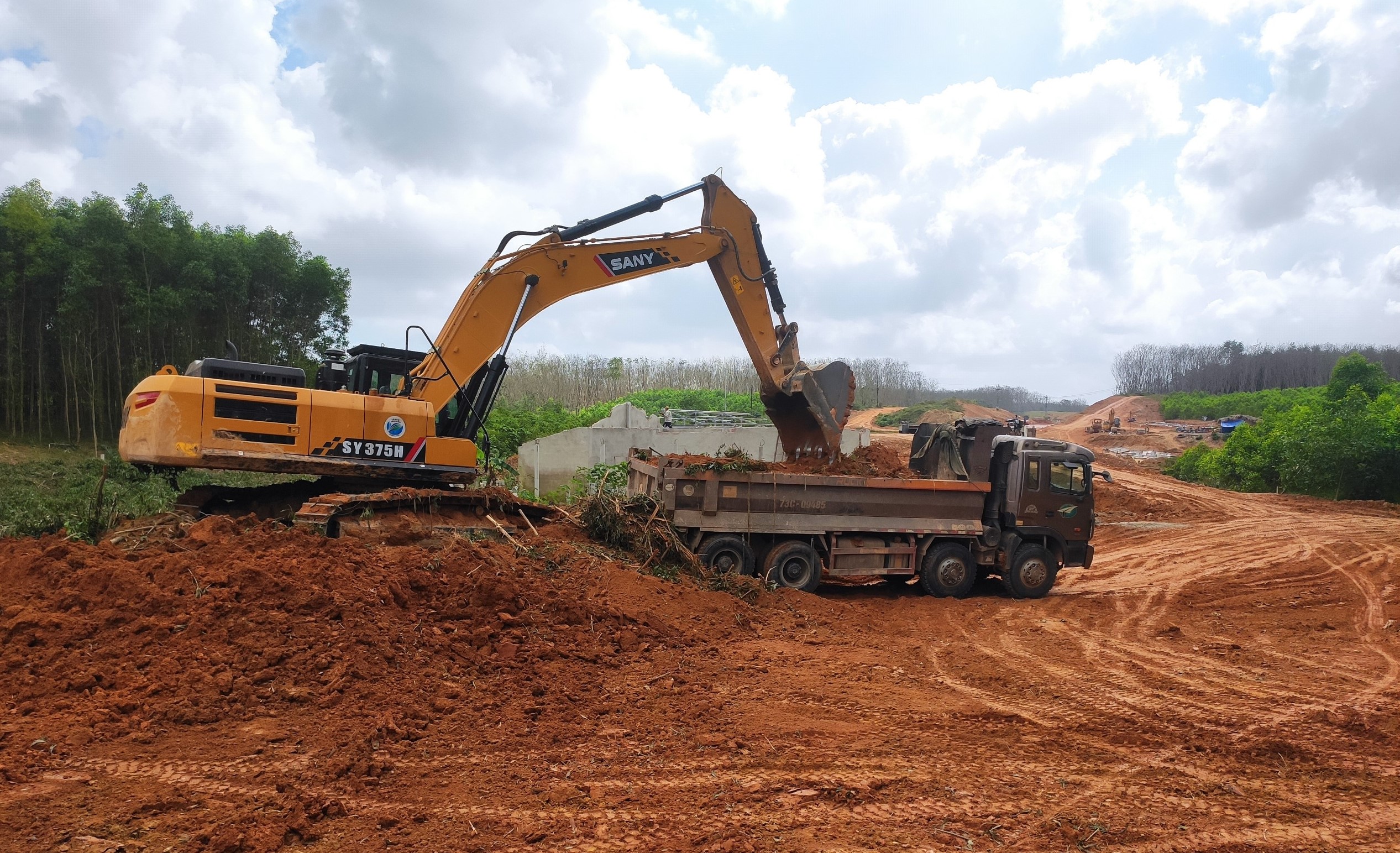 Nhộn nhịp trên công trường cao tốc Vạn Ninh - Cam Lộ- Ảnh 20.