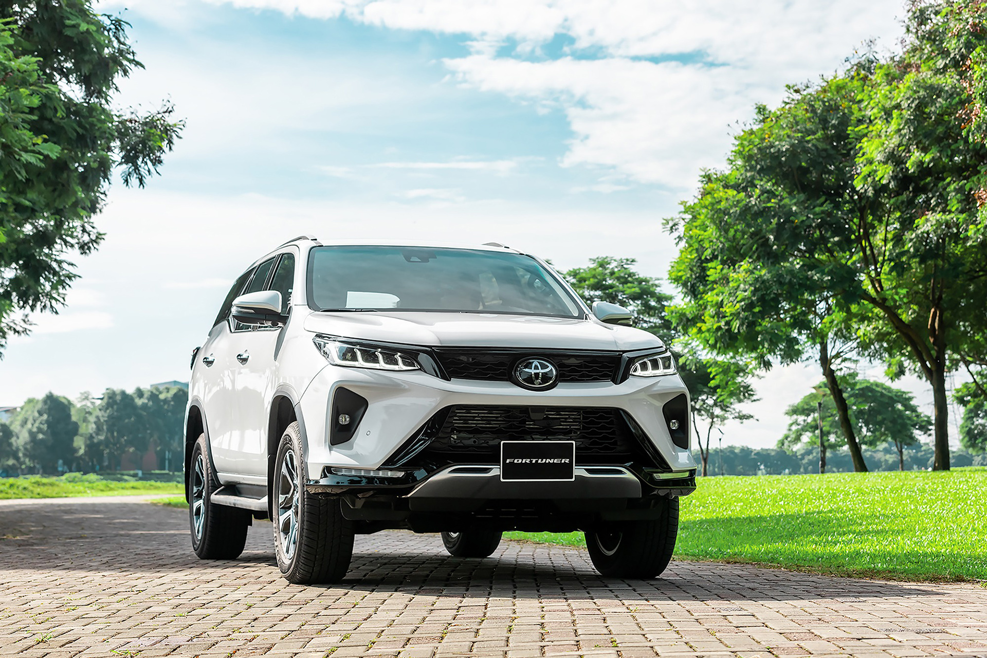 Toàn bộ thiết kế của Toyota Fortuner 2024 vẫn giữ nguyên so với thế hệ ra mắt hồi 2022. Toàn bộ thiết kế của Toyota Fortuner 2024 vẫn giữ nguyên so với thế hệ ra mắt hồi 2022.