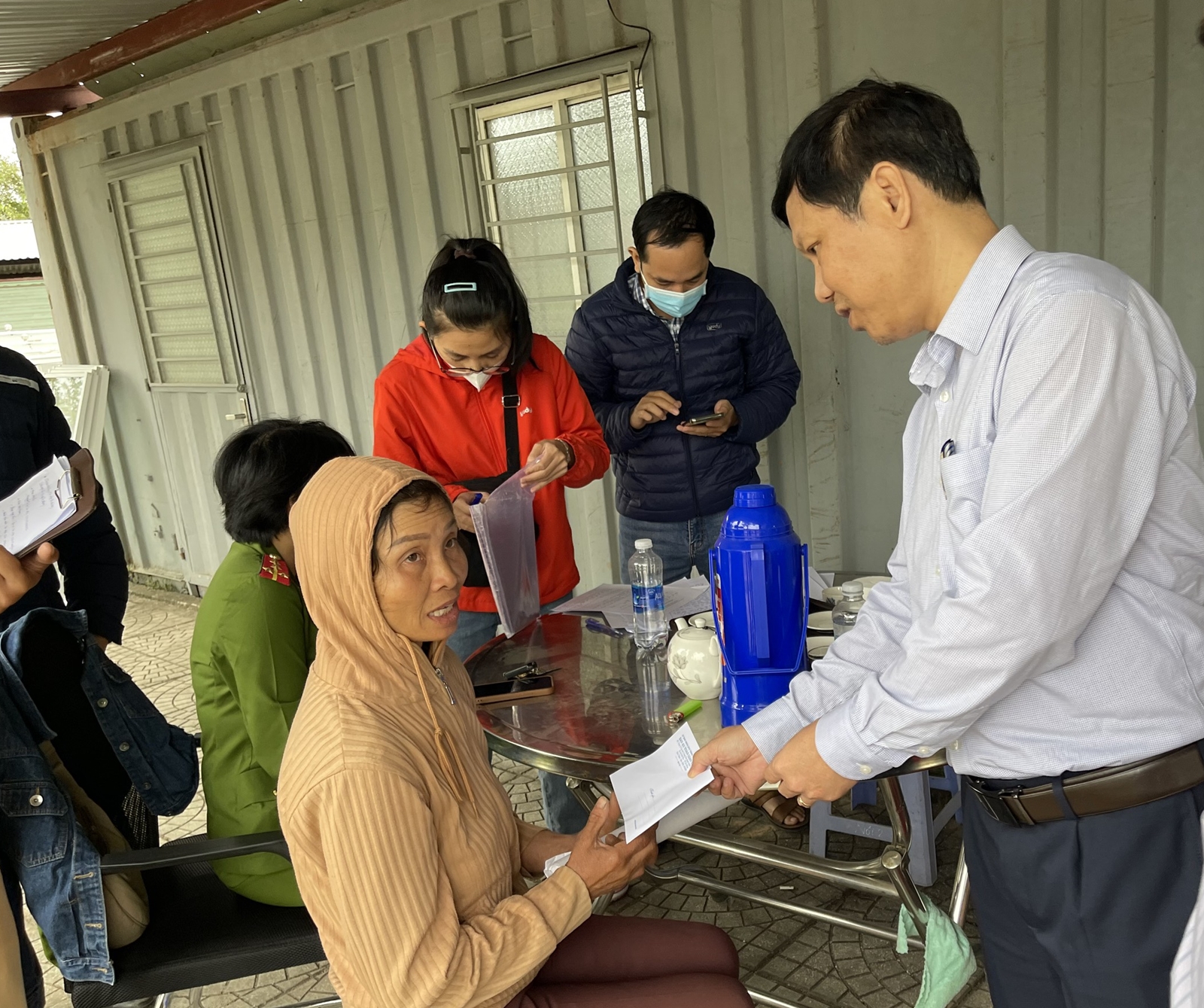 Chủ tịch Đà Nẵng thăm hỏi, động viên các nạn nhân trong vụ TNGT xe khách 22 người thương vong- Ảnh 2.