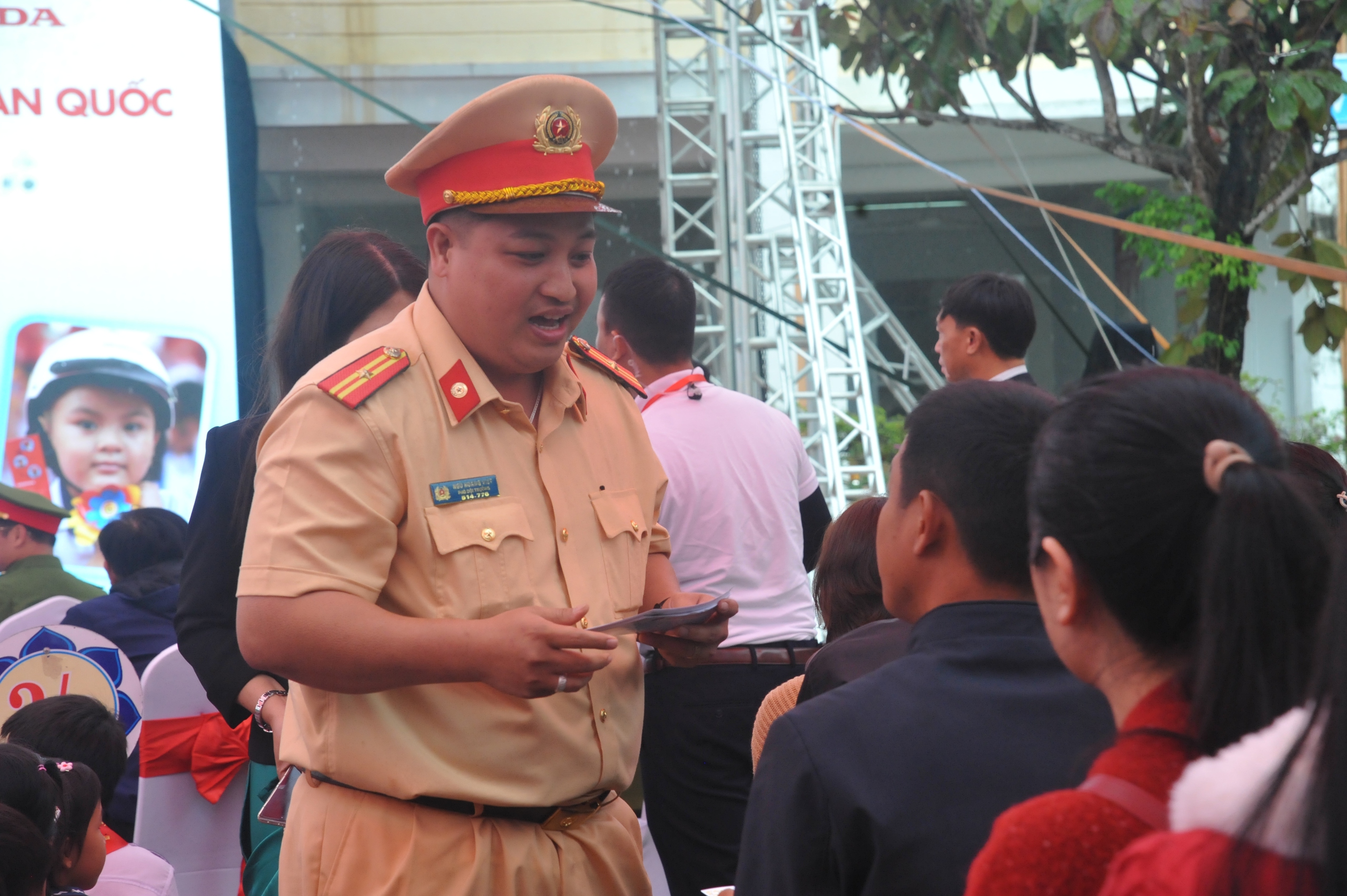 Trao tặng 2 triệu mũ bảo hiểm cho học sinh lớp 1 ở Quảng Nam- Ảnh 6.