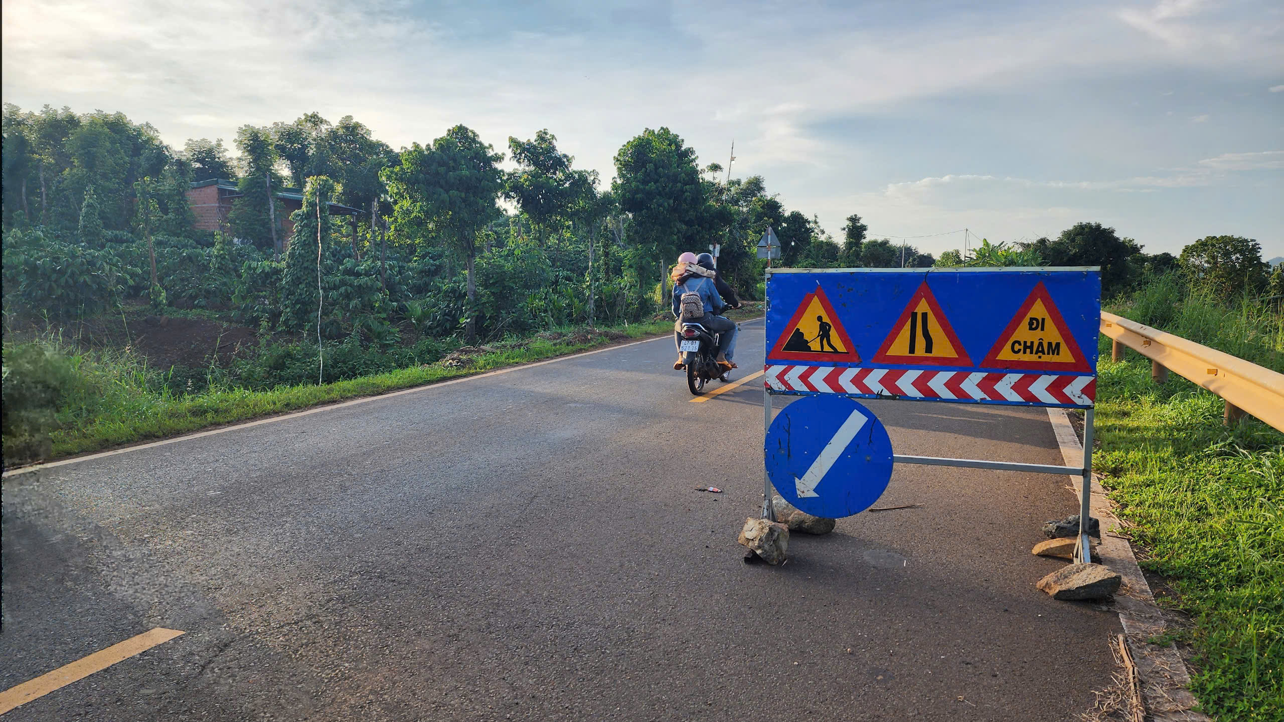 Đắk Lắk: Đường tránh Ea H'leo tiếp tục sụt trượt, hư hỏng nền đường- Ảnh 6. Đắk Lắk: Đường tránh Ea H'leo tiếp tục sụt trượt, hư hỏng nền đường- Ảnh 6.