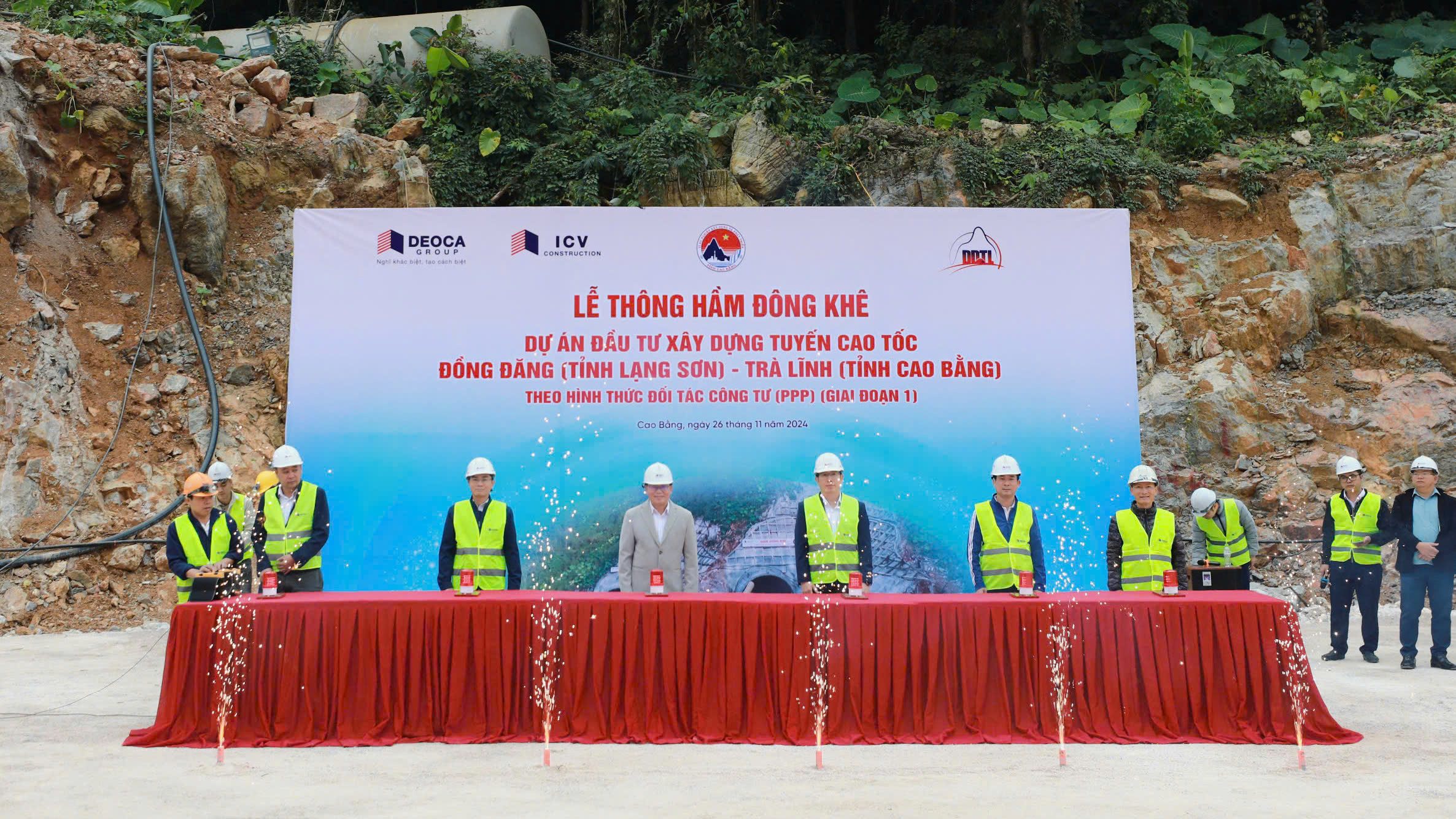 Thông ống hầm xuyên núi đầu tiên trên cao tốc nối Cao Bằng - Lạng Sơn- Ảnh 1.