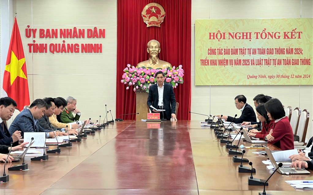 Quảng Ninh triển khai nhiệm vụ bảo đảm TTATGT năm 2025 - Ảnh 1.