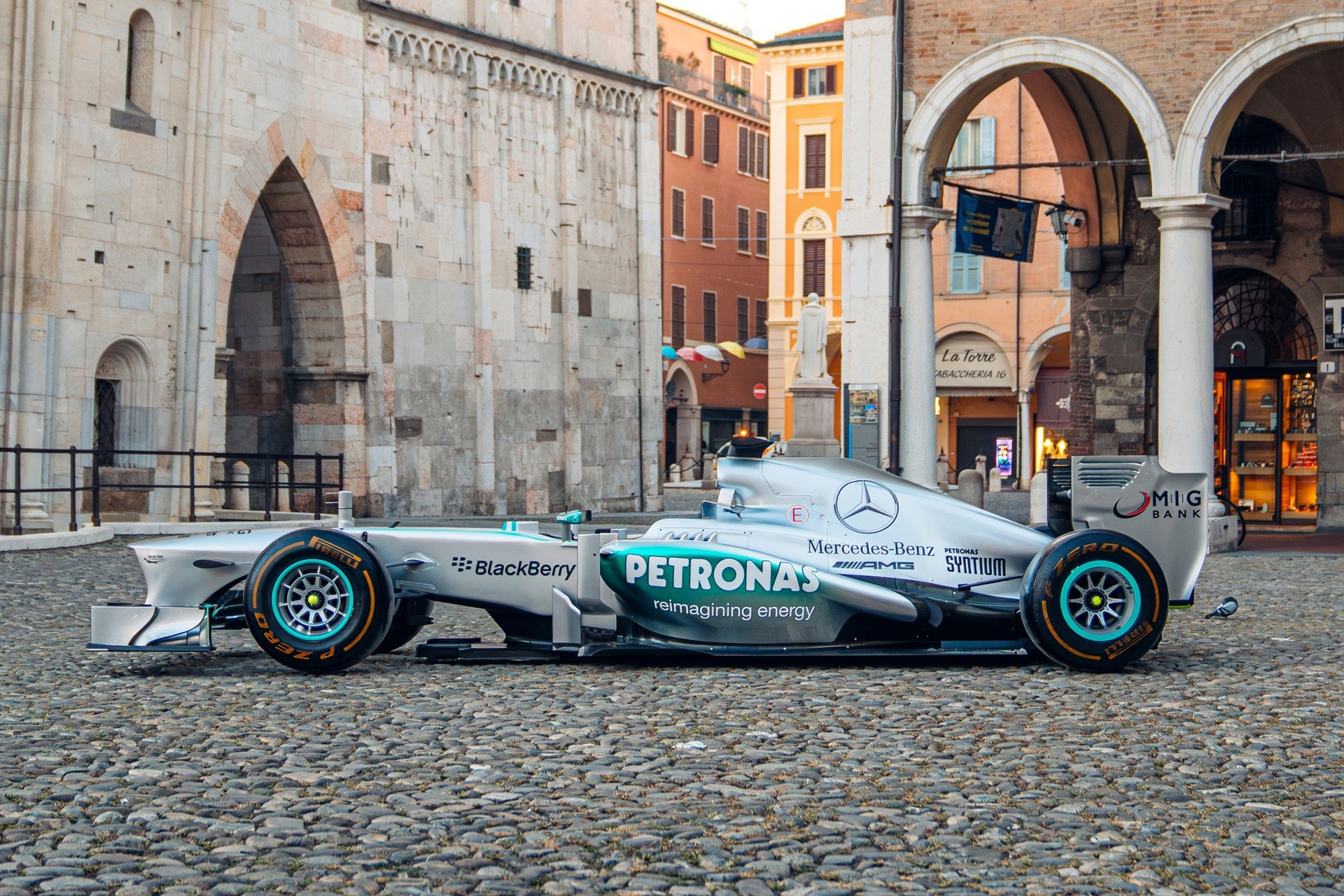 Top 10 chiếc ô tô cũ có giá cao nhất thế giới- Ảnh 22.