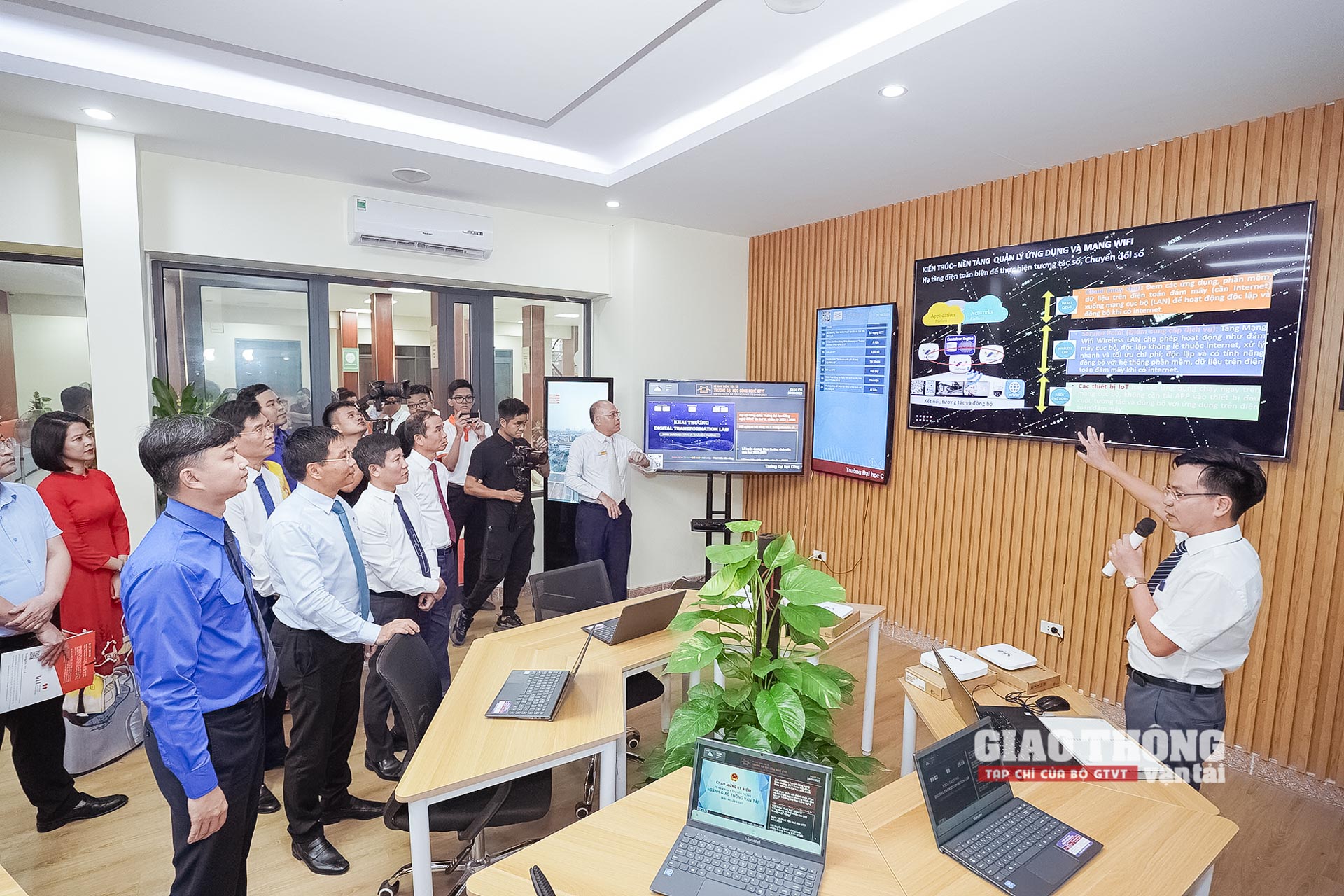 Bộ GTVT thúc đẩy kế hoạch thực hiện chiến lược phát triển KHCN và đổi mới sáng tạo- Ảnh 1.