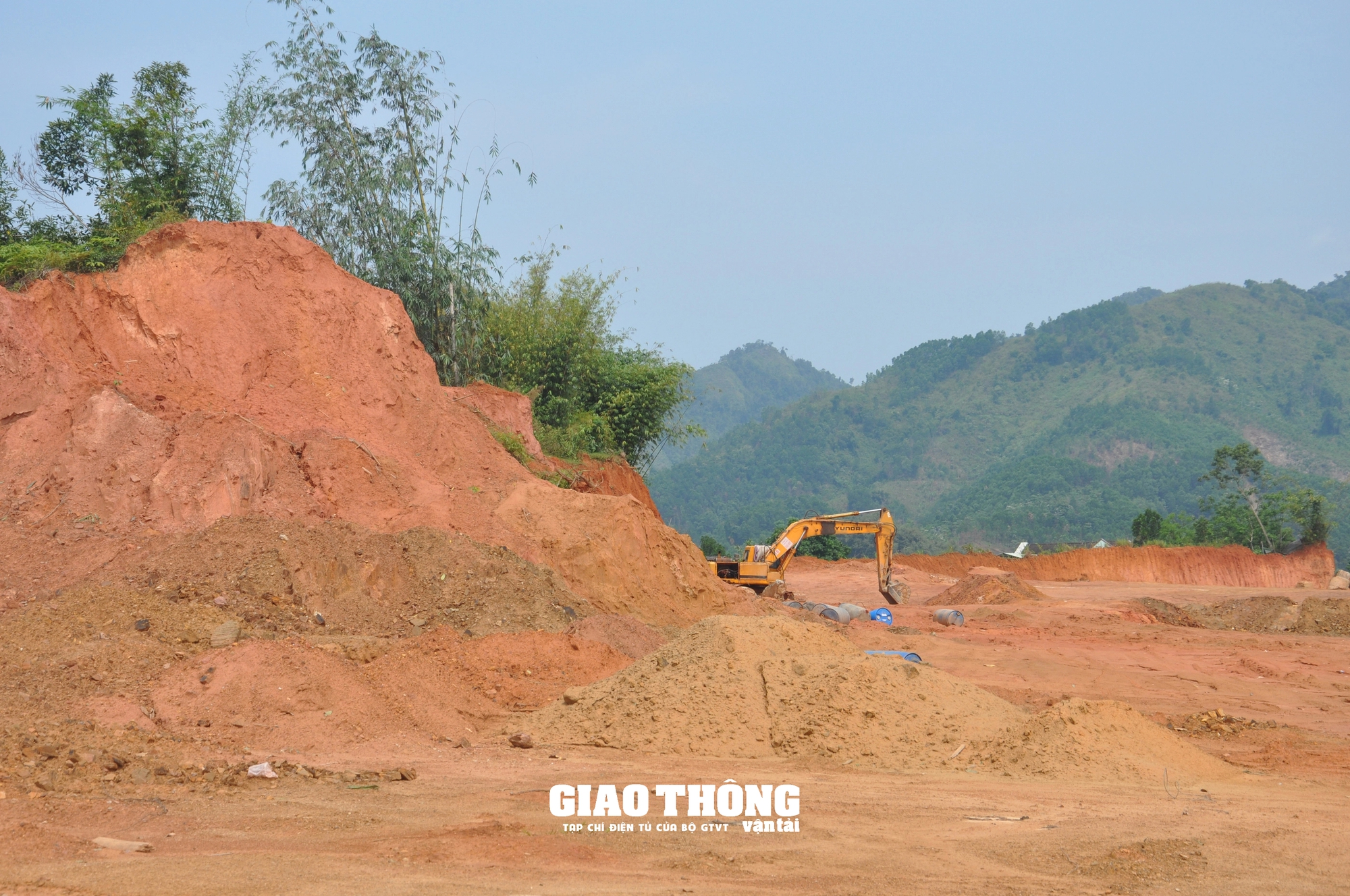 CSGT Quảng Nam xử lý xe ben chở đất gây mất ATGT trên đường Hồ Chí Minh, QL14- Ảnh 10.