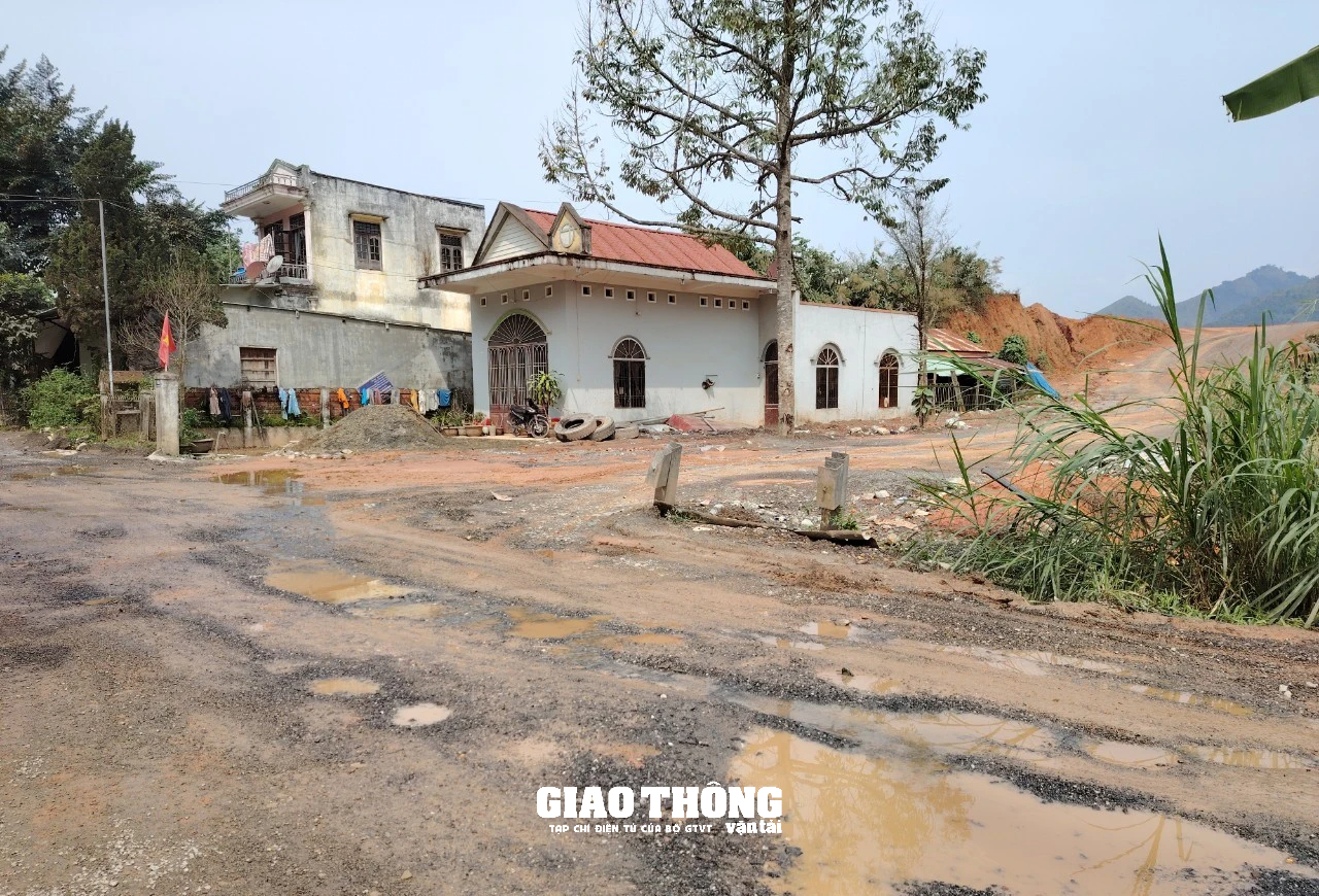 CSGT Quảng Nam xử lý xe ben chở đất gây mất ATGT trên đường Hồ Chí Minh, QL14- Ảnh 7.