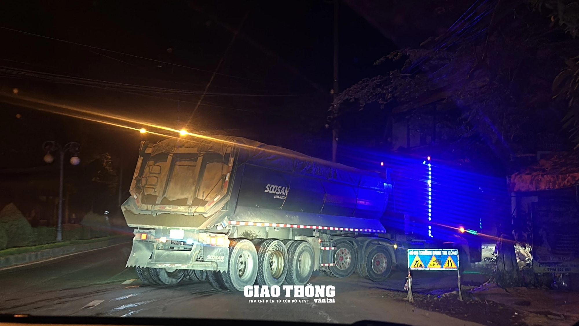 Xe chở cát có dấu hiệu quá tải, quá khổ chạy rầm rập ngày đêm trên QL27 qua Đắk Lắk- Ảnh 6.