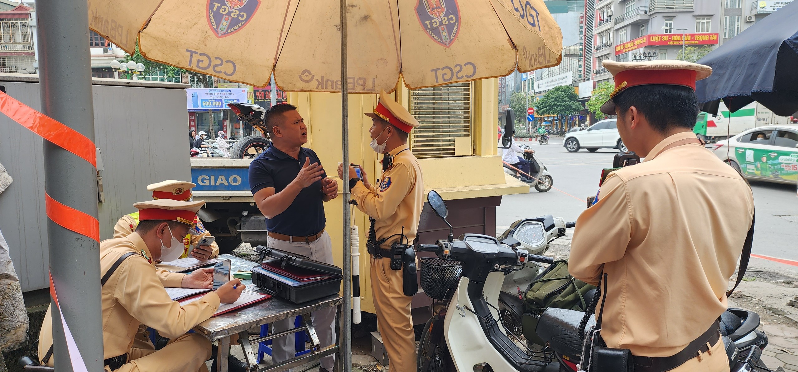 Ngày thứ hai kỳ nghỉ lễ 30/4, phạt gần 4.000 tài xế 