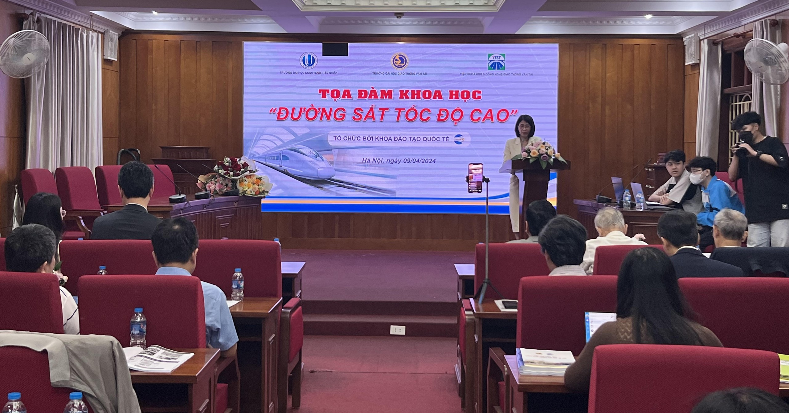 Tọa đàm Khoa học “Công nghệ đường sắt tốc độ cao”- Ảnh 1. Tọa đàm Khoa học “Công nghệ đường sắt tốc độ cao”- Ảnh 1.