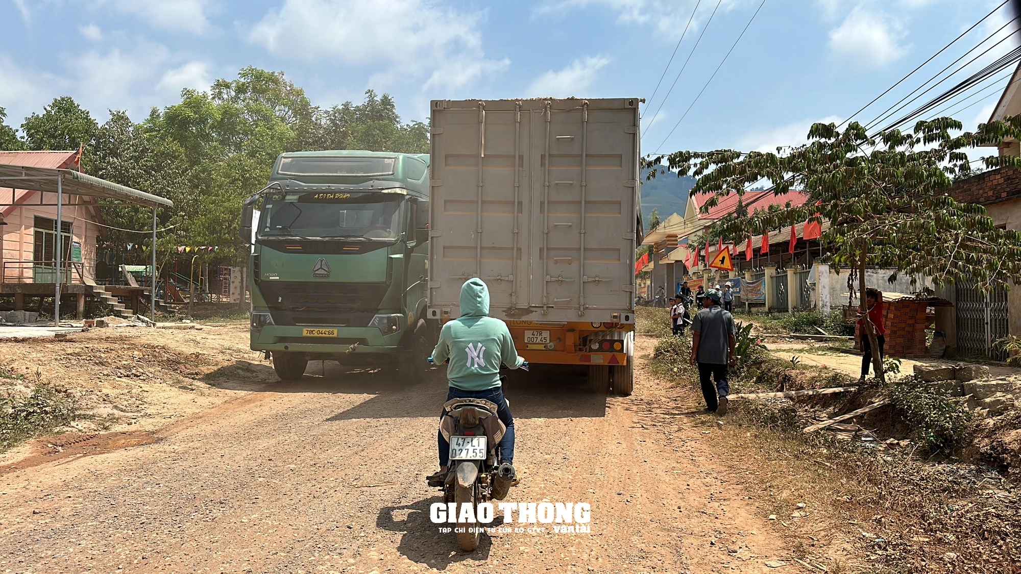 Đường liên xã Ea Trang - Cư San (Đắk Lắk) xuống cấp nghiêm trọng, gây mất ATGT- Ảnh 7.