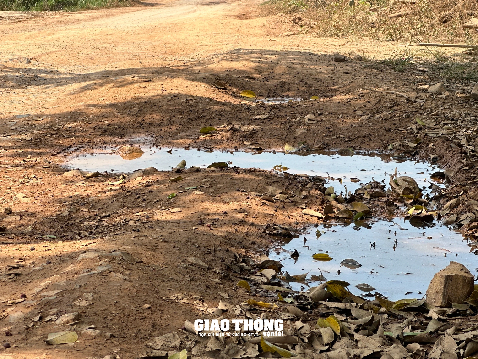 Đường liên xã Ea Trang - Cư San (Đắk Lắk) xuống cấp nghiêm trọng, gây mất ATGT- Ảnh 8.