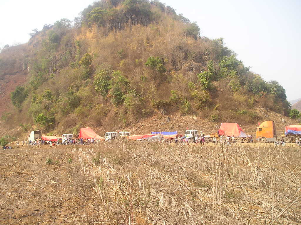 Chung sức “kéo tượng” lên Điện Biên ngày ấy- Ảnh 1. Chung sức “kéo tượng” lên Điện Biên ngày ấy- Ảnh 1.