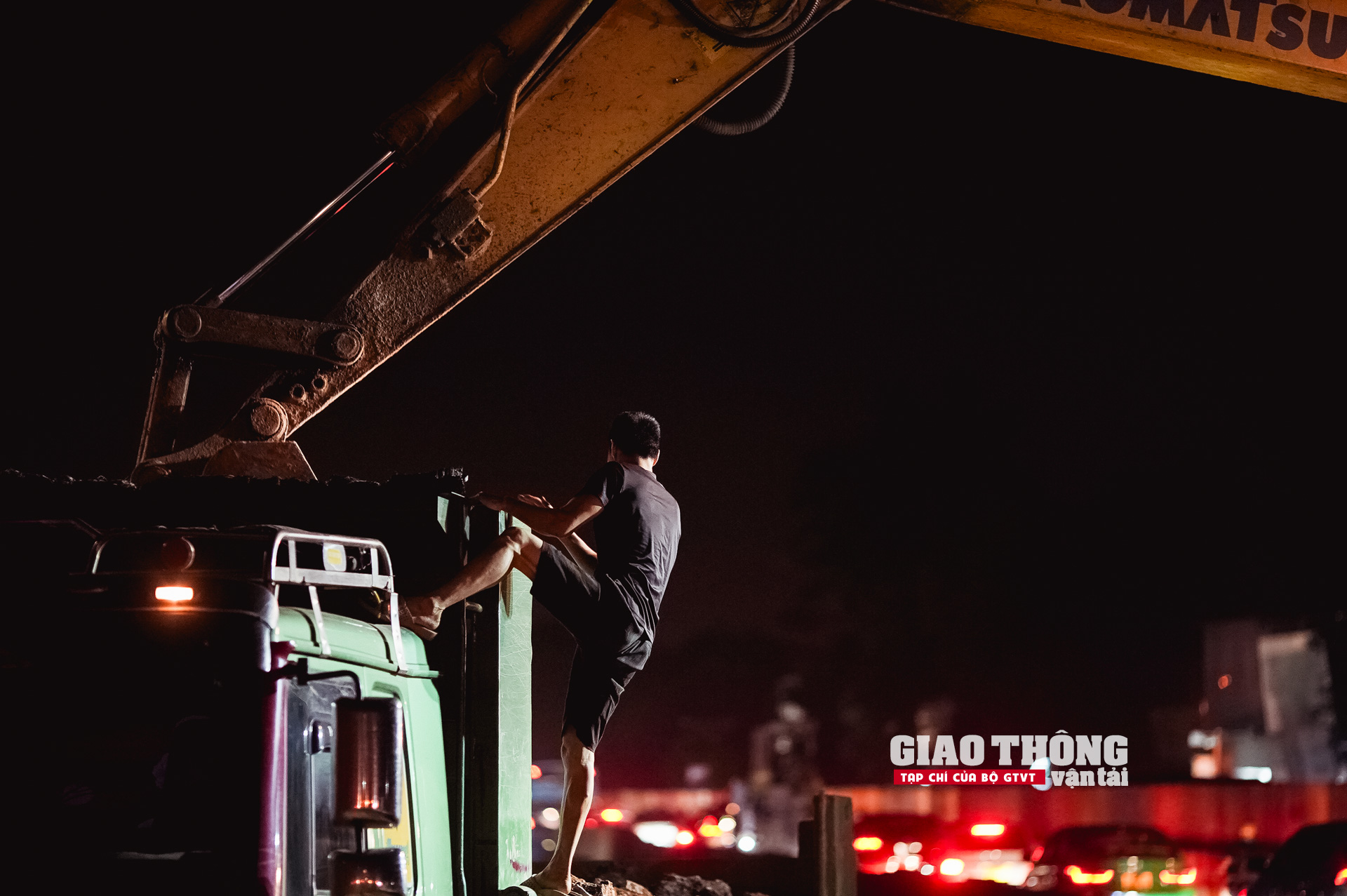 Trắng đêm thi công ở dự án giao thông phức tạp nhất Hà Nội
- Ảnh 2.