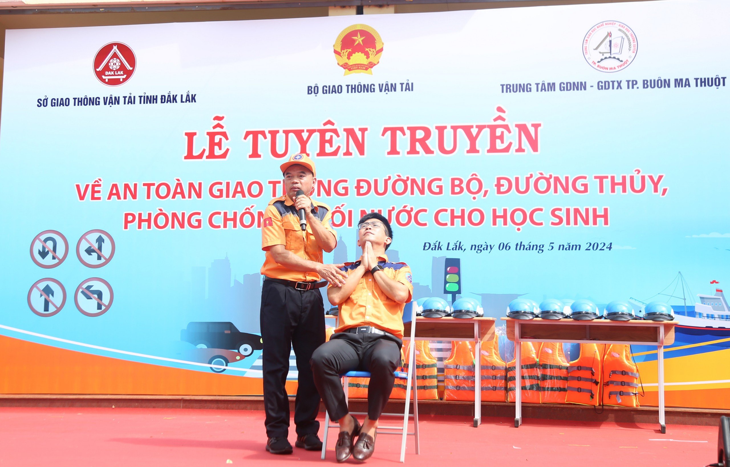 Trang bị kiến thức, kỹ năng sơ cứu, cấp cứu, phòng ngừa tai nạn cho học sinh Đắk Lắk- Ảnh 5.